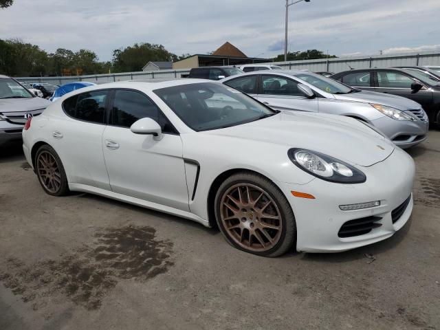 Sedans PORSCHE PANAMERA 2015 White