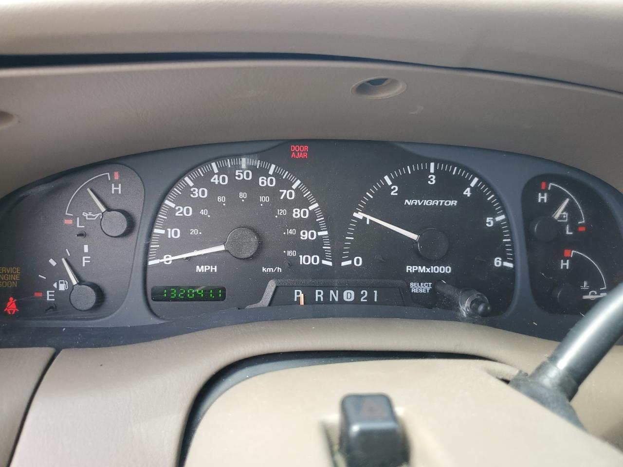 2000 Lincoln Navigator VIN: 5LMFU28A1YLJ31870 Lot: 69690385