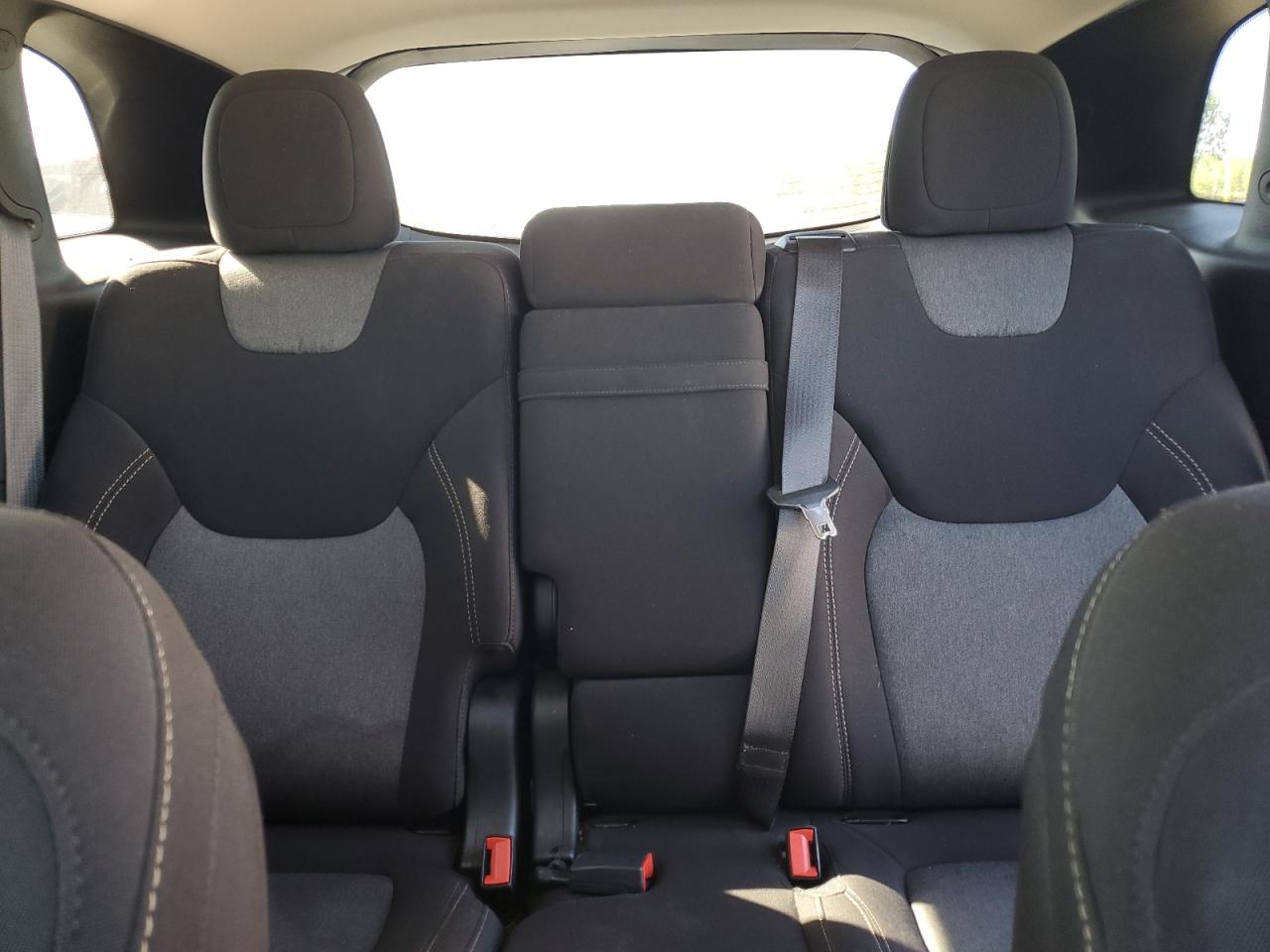 2018 Jeep Cherokee Latitude VIN: 1C4PJLCB9JD573693 Lot: 70195445