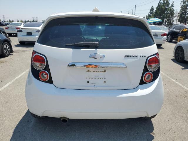 Hatchbacks CHEVROLET SONIC 2012 Biały