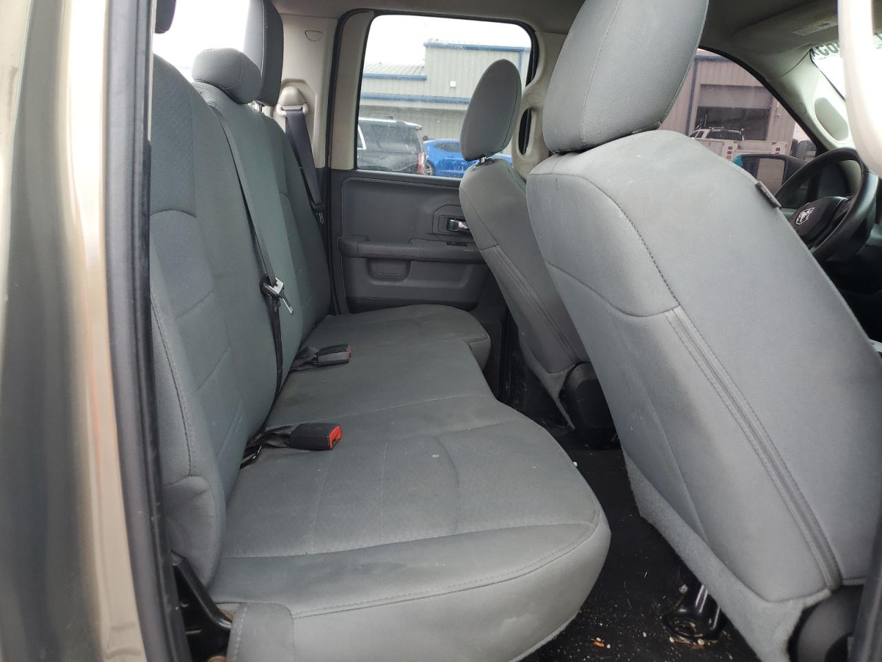 1C6RR7GG0FS518557 2015 Ram 1500 Slt