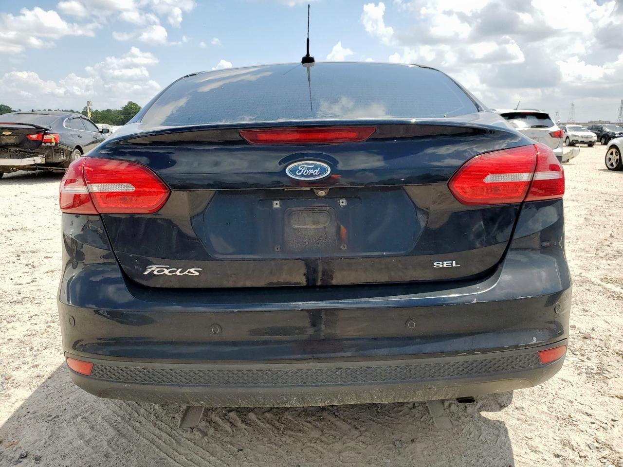 2017 Ford Focus Sel VIN: 1FADP3H27HL318606 Lot: 70770095