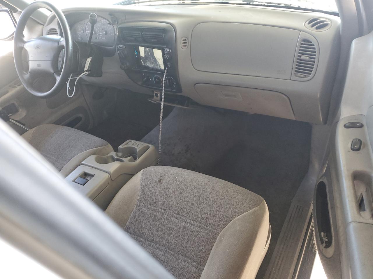 2000 Ford Explorer Xls VIN: 1FMZU72X6YUB65596 Lot: 69321075