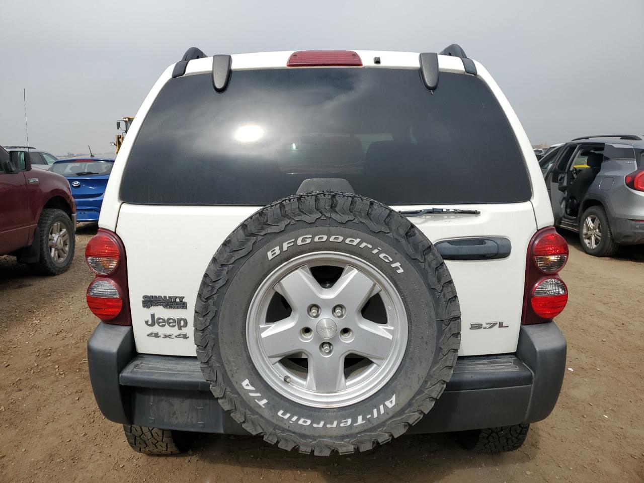 2007 Jeep Liberty Sport VIN: 1J4GL48K57W694592 Lot: 68616095