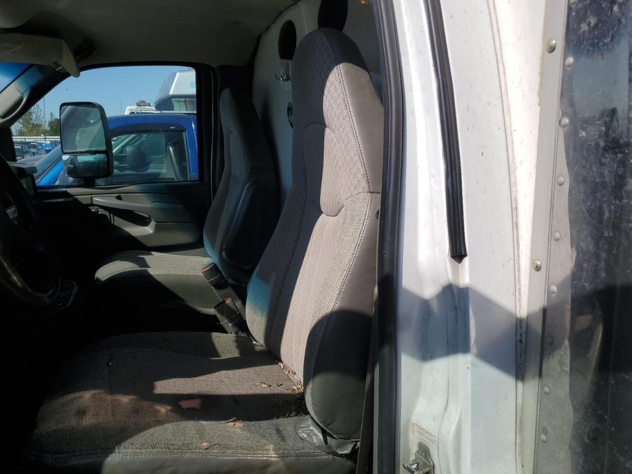 2005 Chevrolet Express G3500 VIN: 1GBJG31U851241958 Lot: 69965625