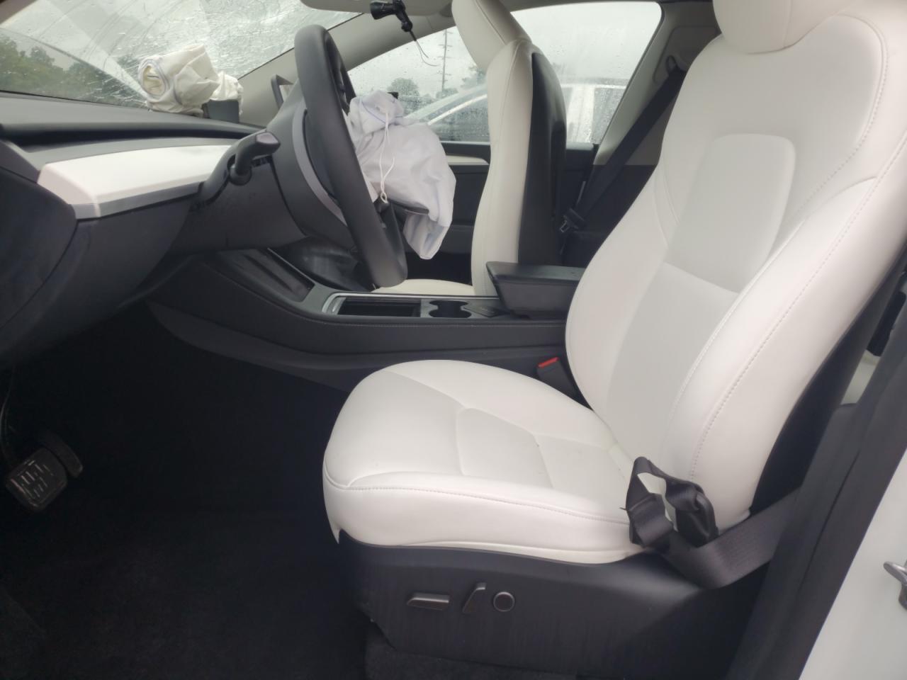 2024 Tesla Model Y VIN: 7SAYGDED5RF200049 Lot: 69605235