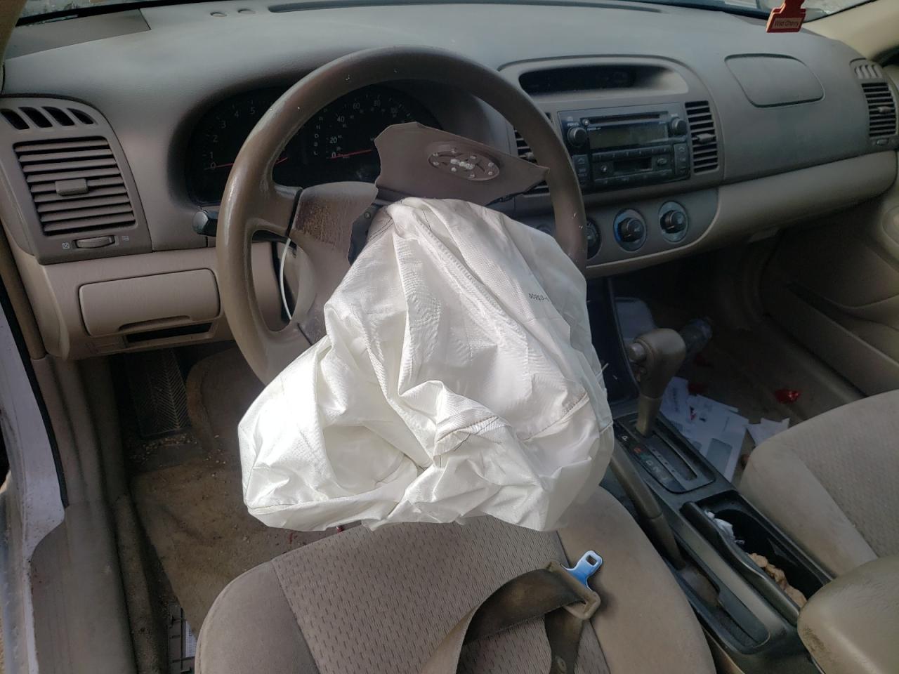 2004 Toyota Camry Le VIN: 4T1BE32KX4U313075 Lot: 68613745