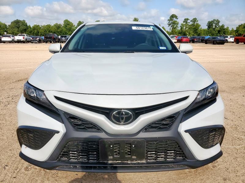  TOYOTA CAMRY 2023 Белы
