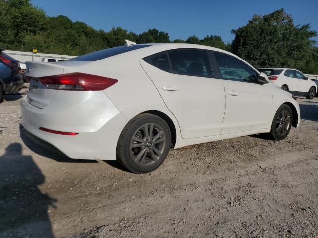  HYUNDAI ELANTRA 2018 Белы