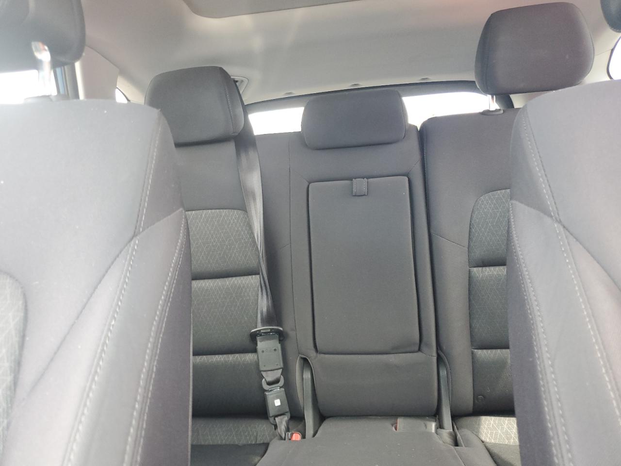 2018 Hyundai Tucson Value VIN: KM8J33A21JU811101 Lot: 68901135