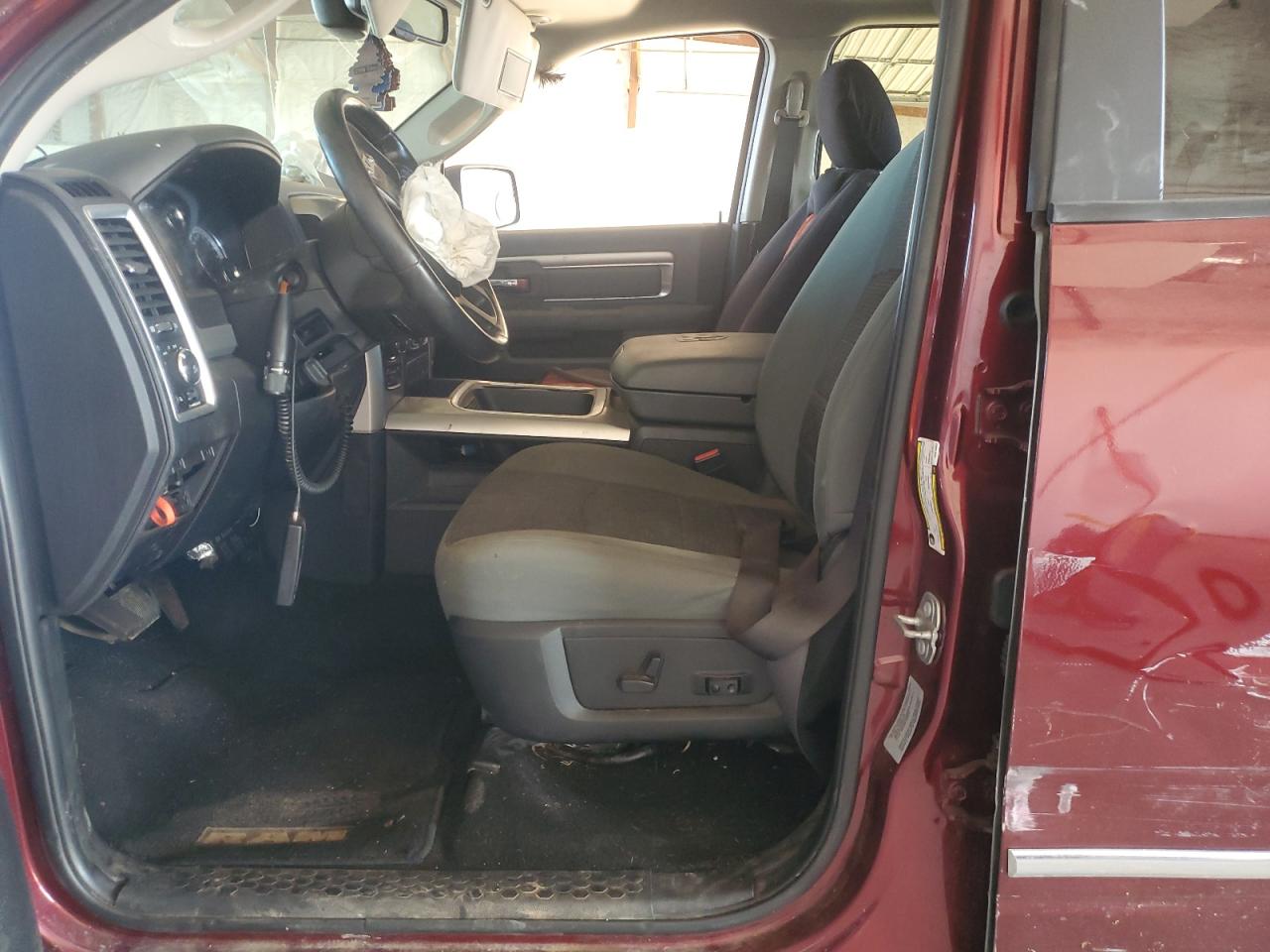 2017 Ram 1500 Slt VIN: 3C6RR7LT2HG614042 Lot: 67901945