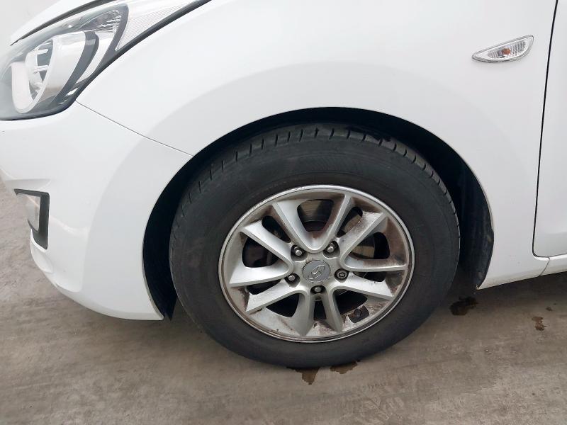2015 HYUNDAI I30 SE