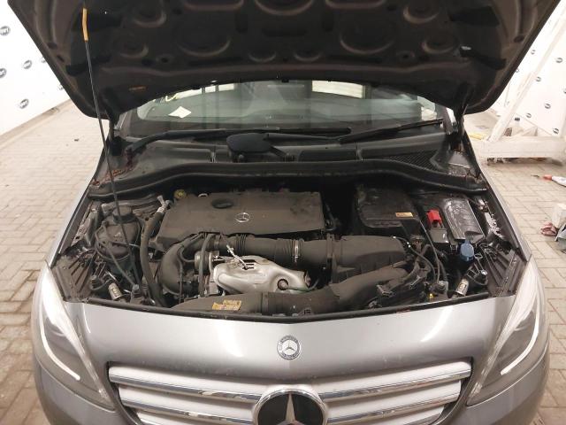 2013 MERCEDES BENZ B180 BLUEE