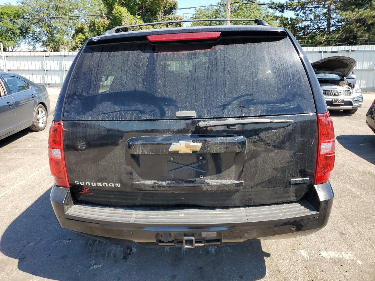 2011 Chevrolet Suburban K1500 Lt VIN: 1GNSKJE35BR318360 Lot: 70370585