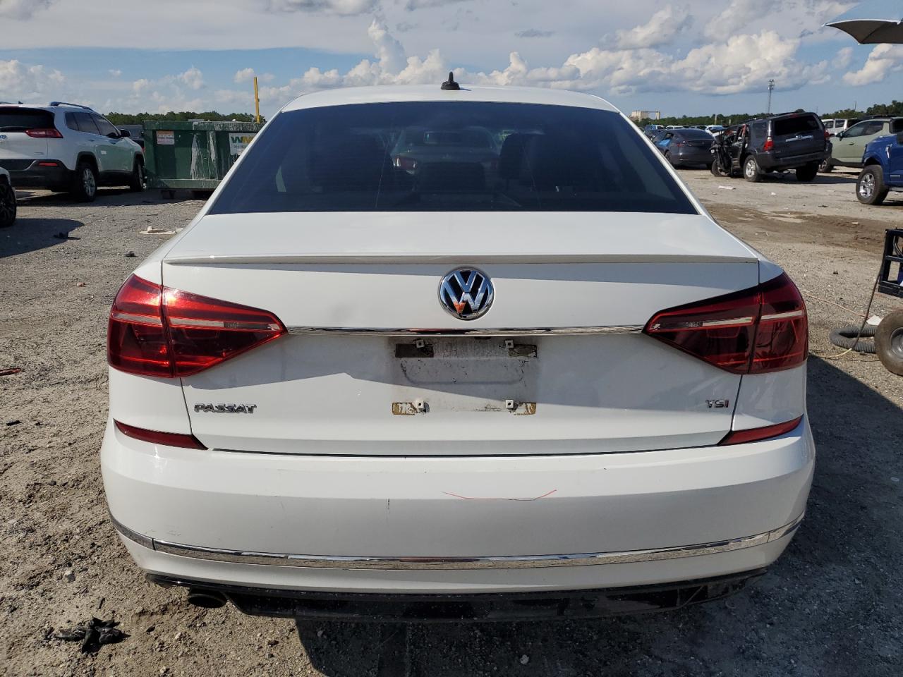 2017 Volkswagen Passat R-Line VIN: 1VWDT7A32HC050089 Lot: 68893295