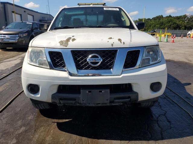 Pickups NISSAN FRONTIER 2015 Biały