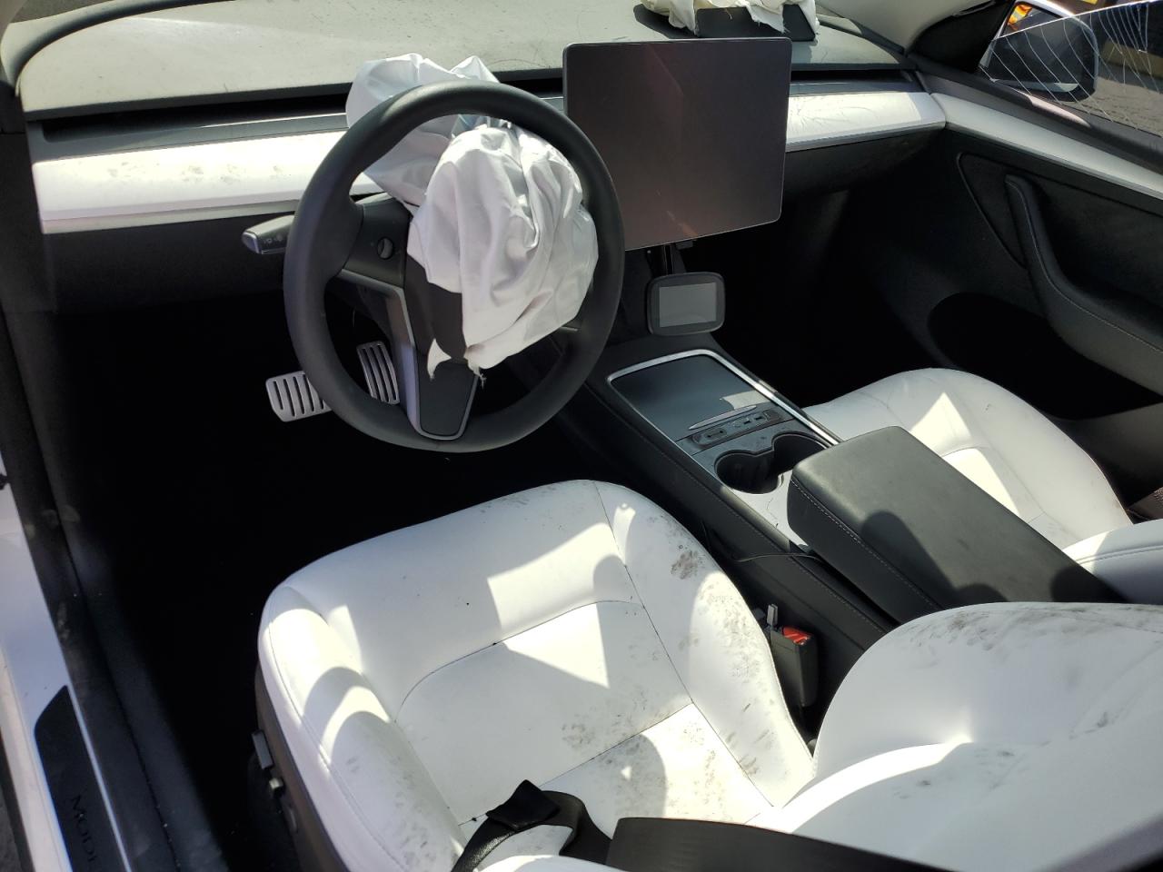 2023 Tesla Model Y VIN: 7SAYGDEF1PF915490 Lot: 70274525