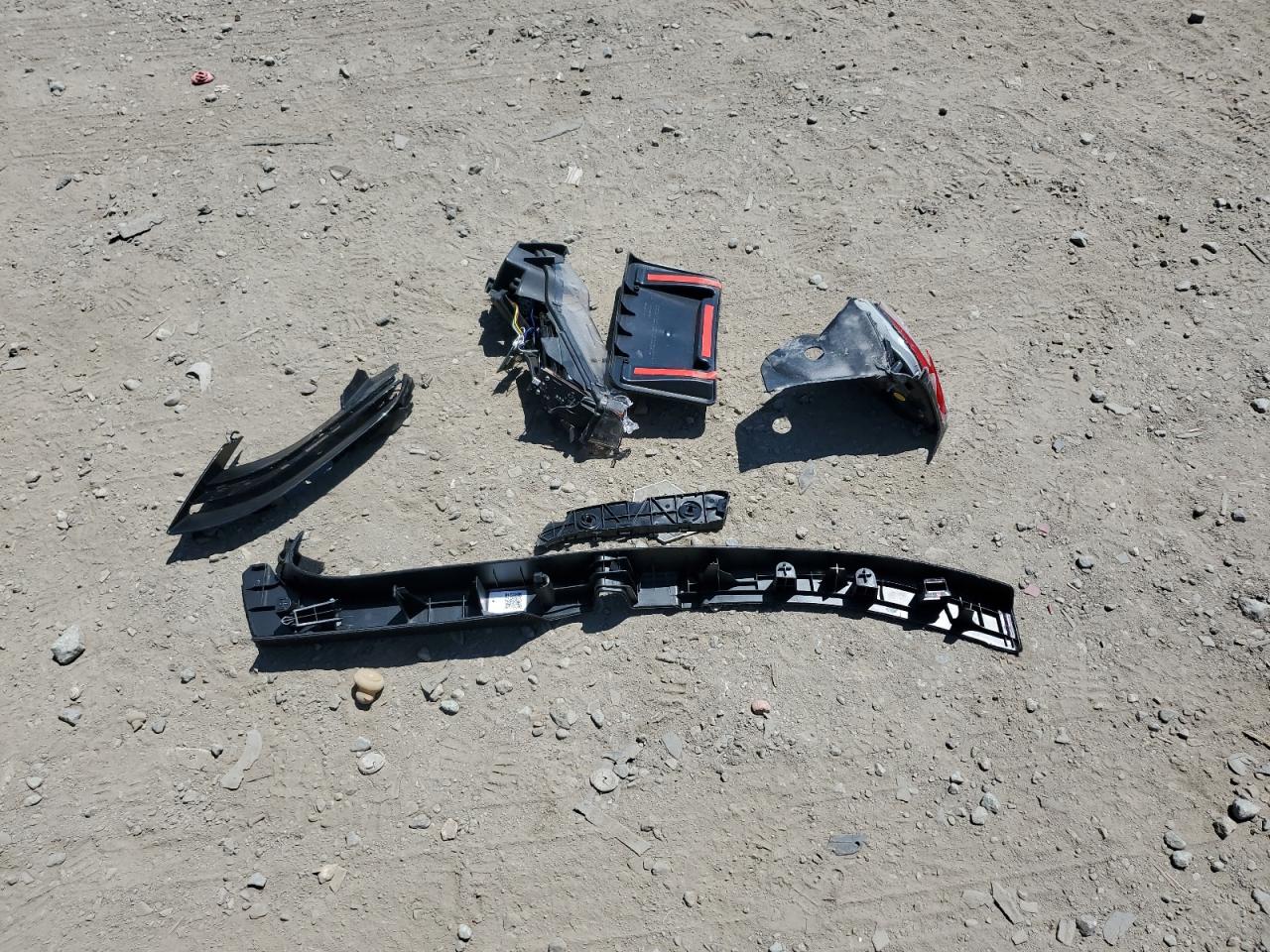 2023 Tesla Model Y VIN: 7SAYGDEE1PF829815 Lot: 69322795