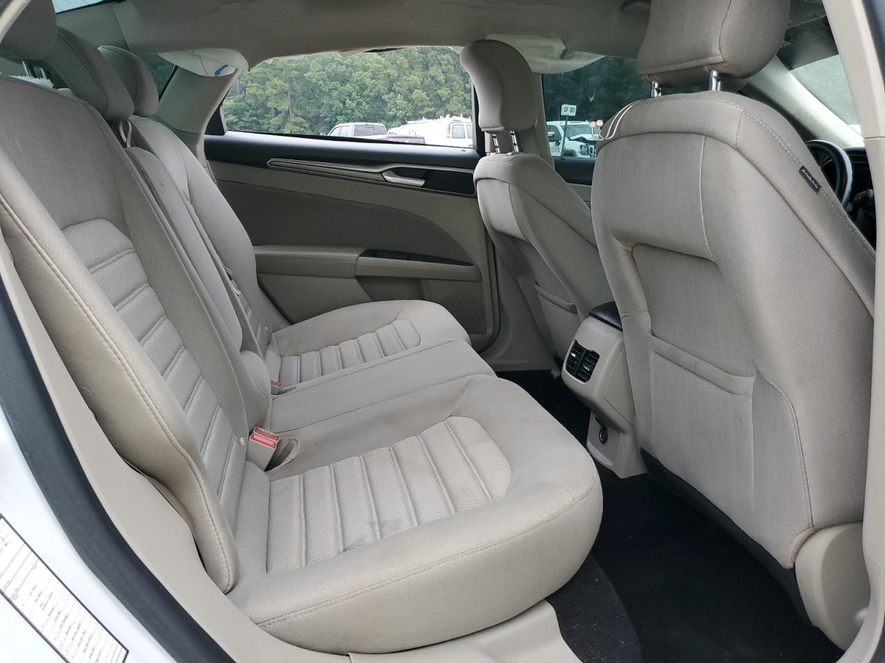 2019 Ford Fusion Se VIN: 3FA6P0LU8KR242001 Lot: 70645875