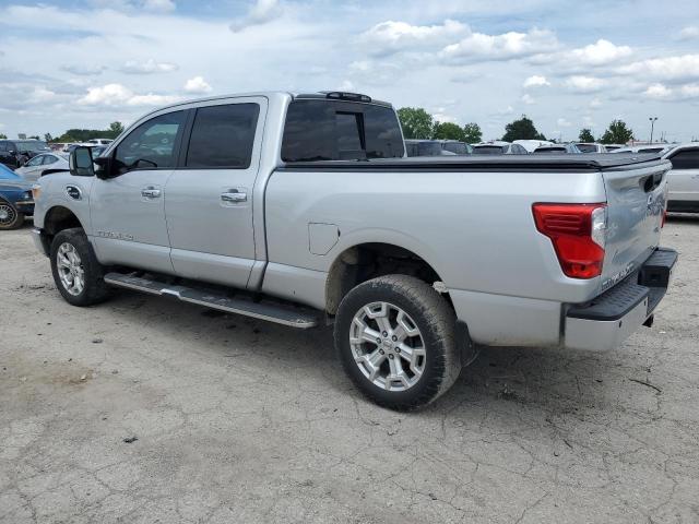 NISSAN TITAN 2017 Srebrny