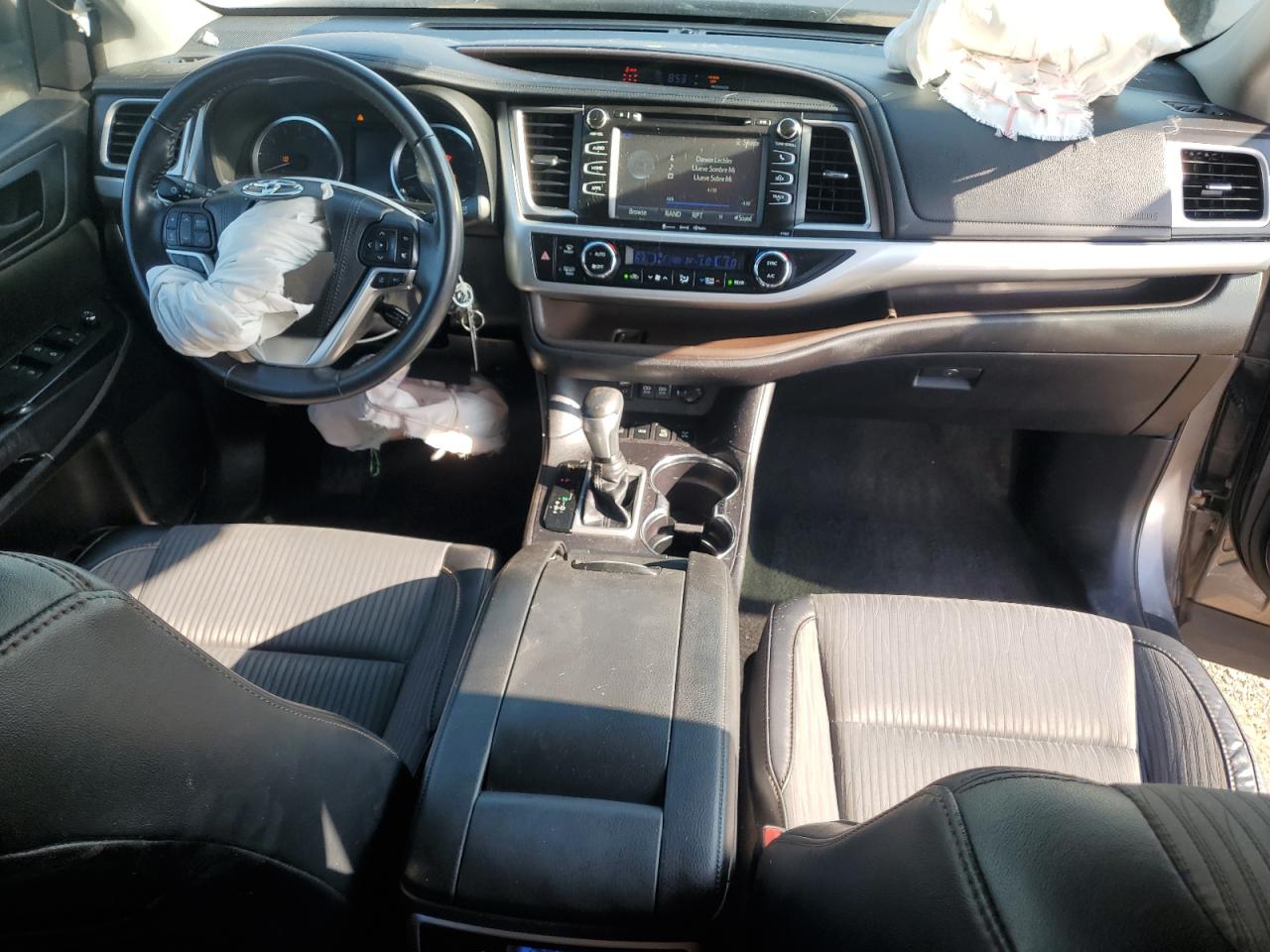 2018 Toyota Highlander Le VIN: 5TDBZRFH1JS905264 Lot: 70027035