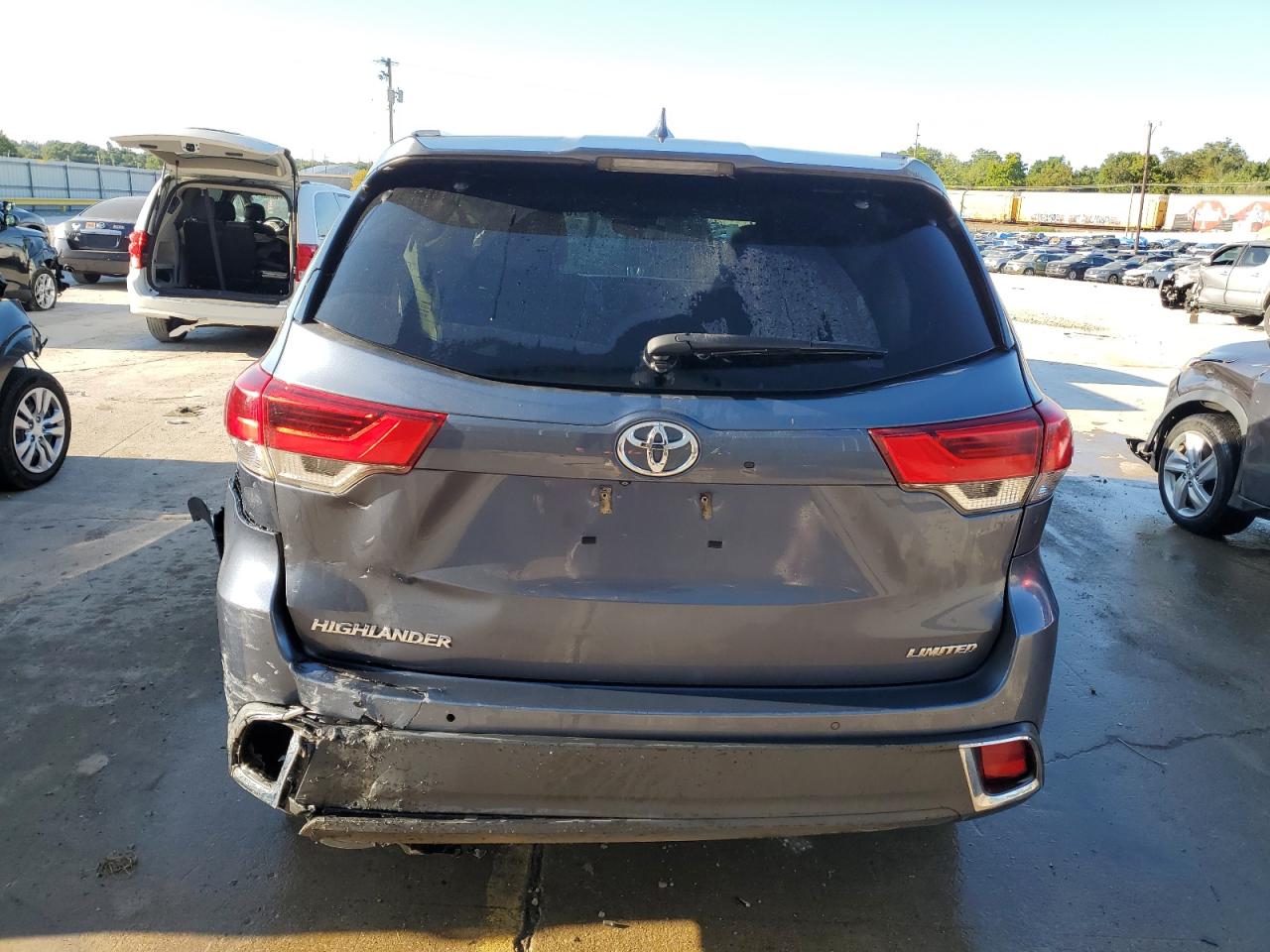 2019 Toyota Highlander Limited VIN: 5TDYZRFHXKS353856 Lot: 70135945