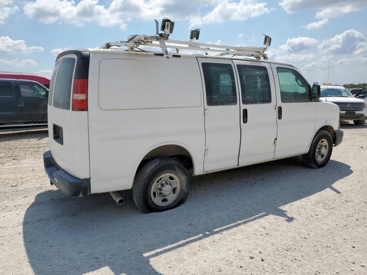 2016 Chevrolet Express G2500 white null gas 1GCWGAFF6G1140792 photo #4