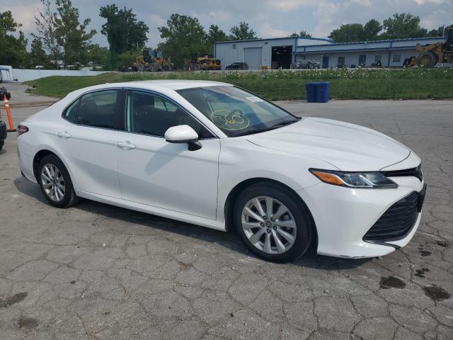  TOYOTA CAMRY 2020 Белы