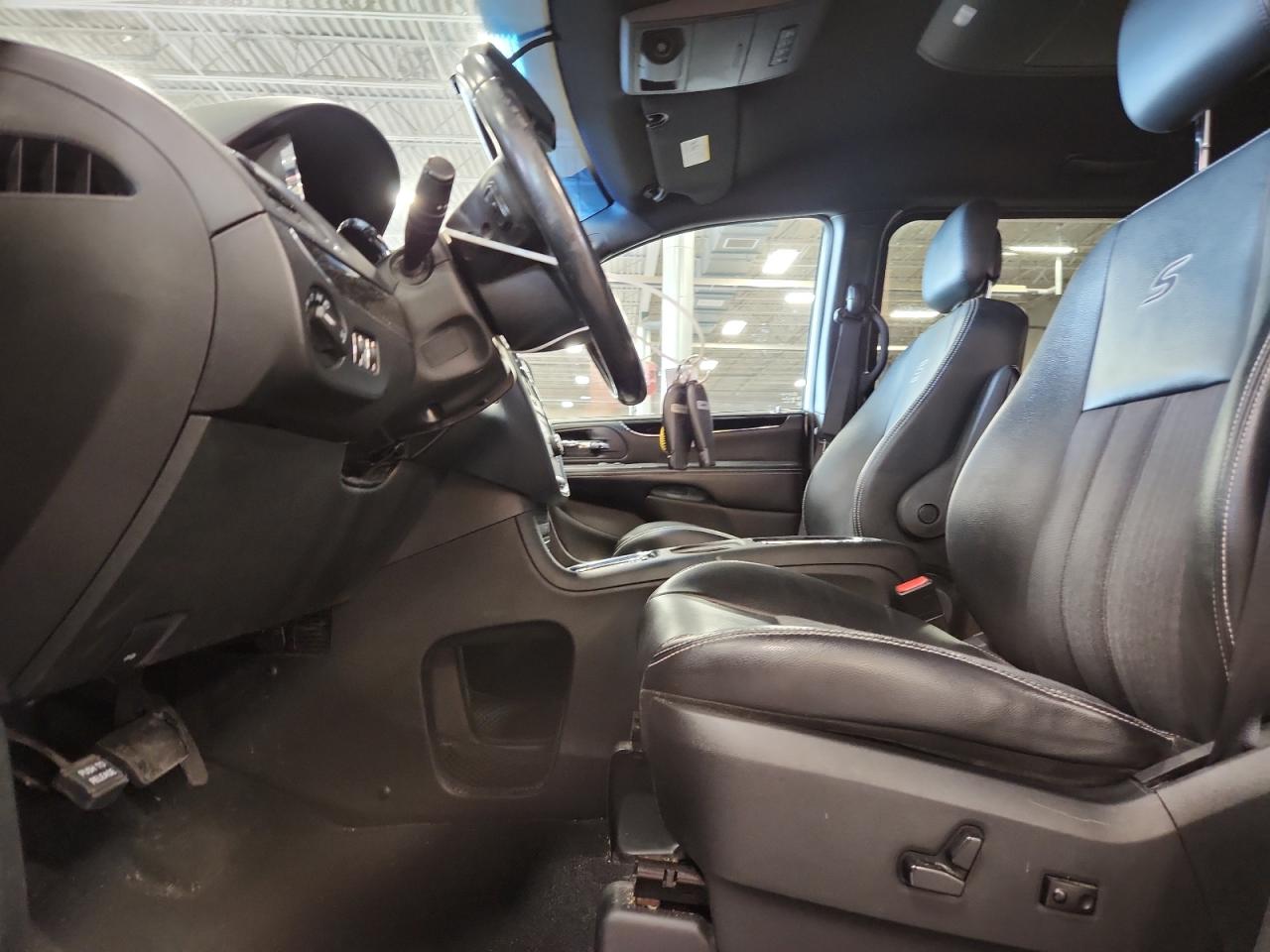 2014 Chrysler Town & Country S VIN: 2C4RC1HG5ER303827 Lot: 66242155