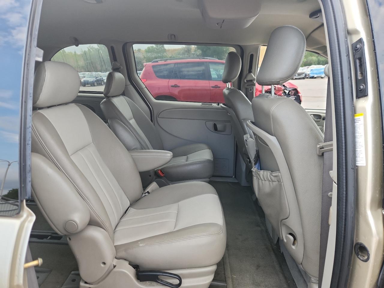 2005 Dodge Caravan Sxt VIN: 1D4GP45RX5B311118 Lot: 69861705