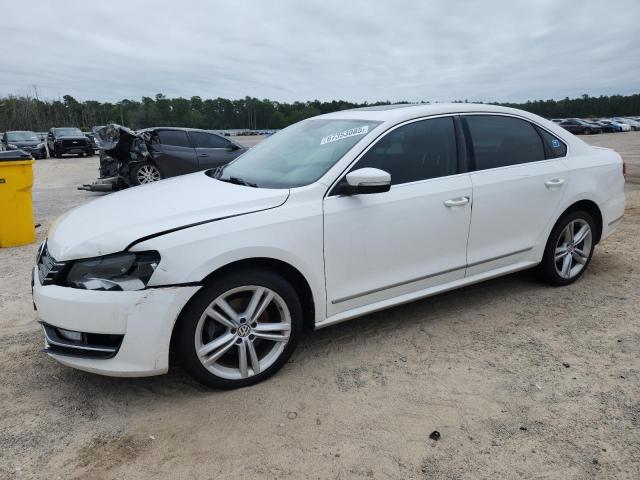 Sedans VOLKSWAGEN PASSAT 2013 Biały