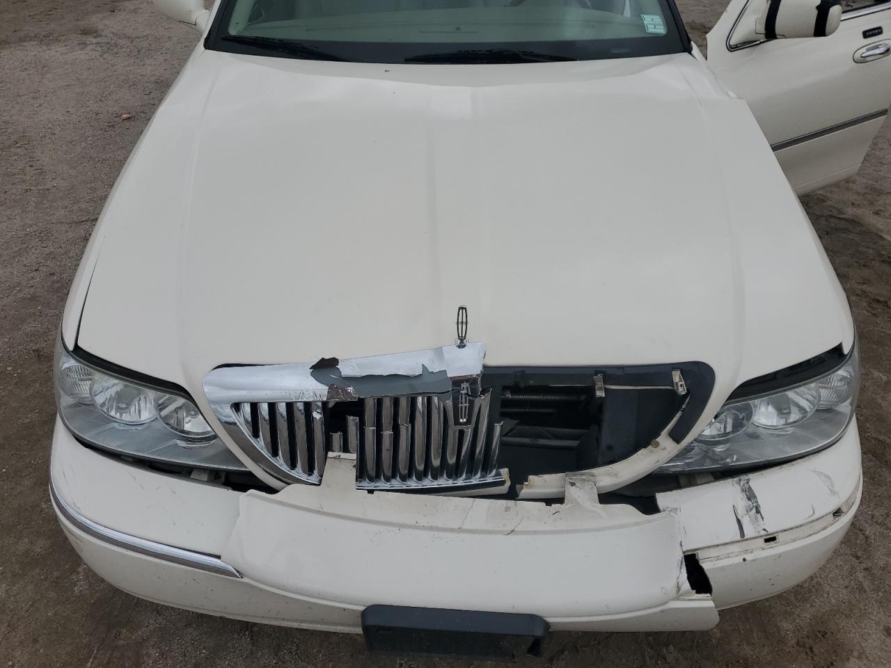 2007 Lincoln Town Car Designer VIN: 1LNHM83V37Y623181 Lot: 68262465