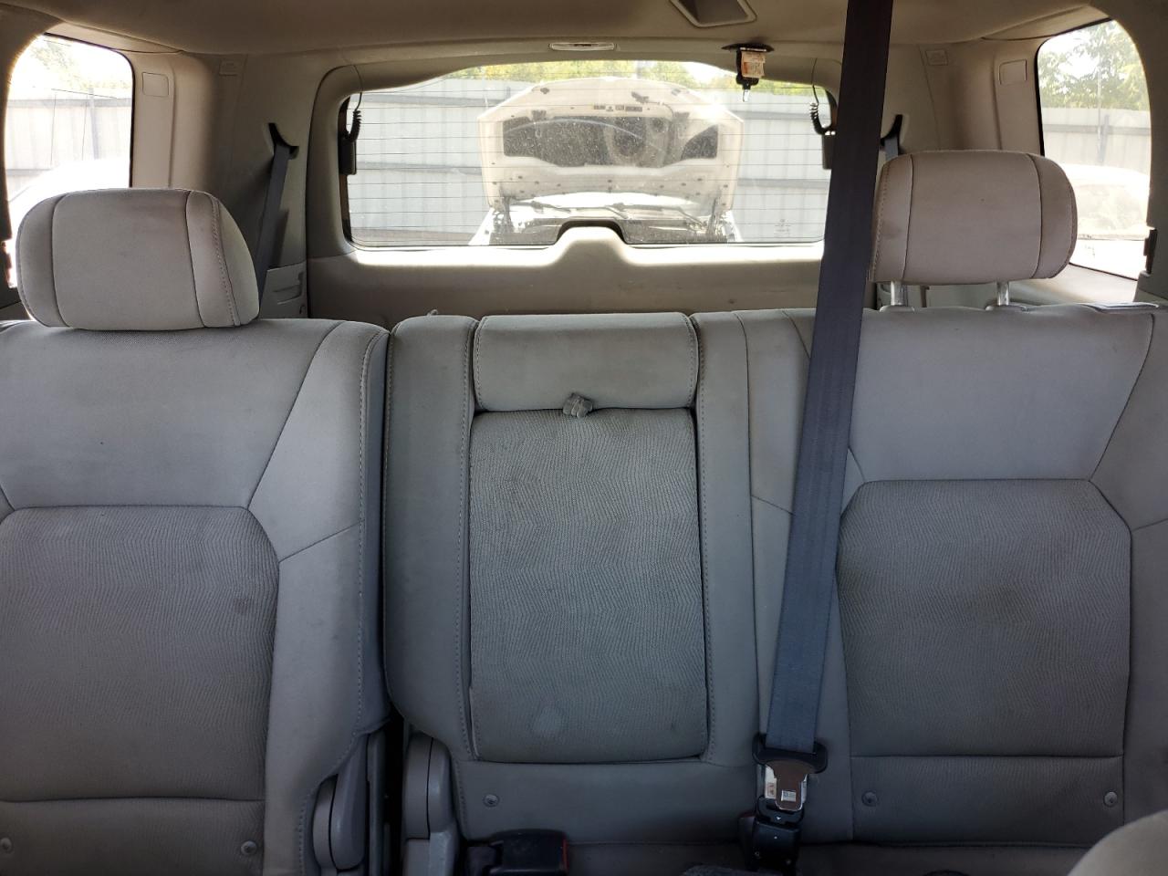 2011 Honda Pilot Lx VIN: 5FNYF4H21BB061327 Lot: 70053665