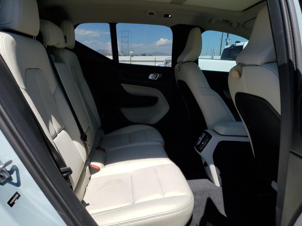 2019 Volvo Xc40 T5 Momentum VIN: YV4162UK8K2051180 Lot: 68670265