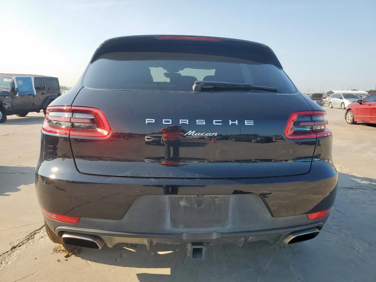 2017 Porsche Macan VIN: WP1AA2A55HLB83833 Lot: 67715165