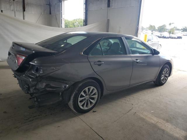 Sedans TOYOTA CAMRY 2017 Szary