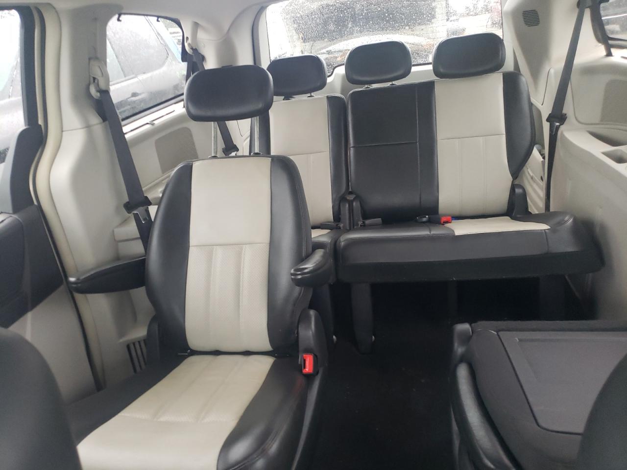 2010 Chrysler Town & Country Touring VIN: 2A4RR5D16AR293529 Lot: 85884085