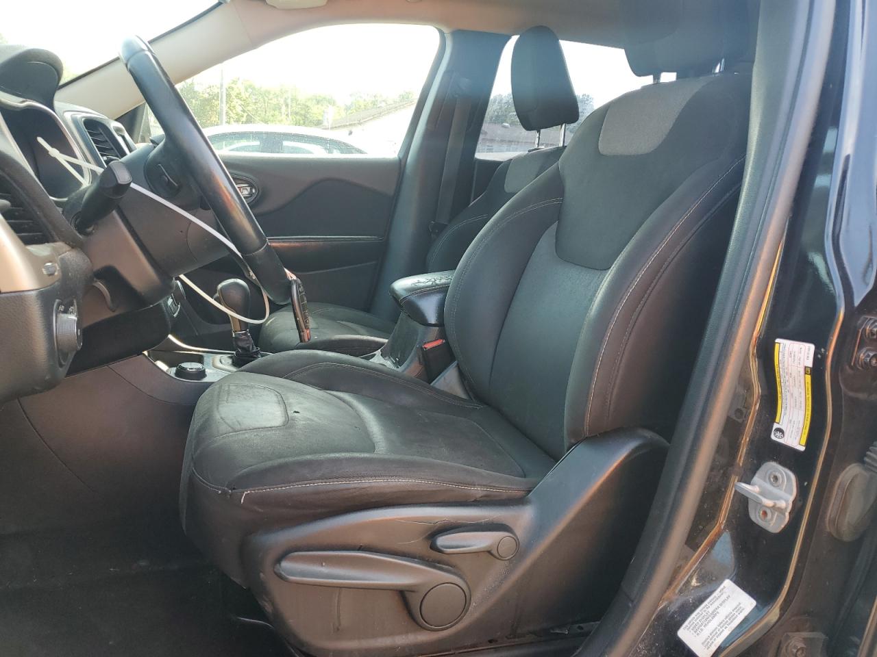 2014 Jeep Cherokee Latitude VIN: 1C4PJMCS2EW121407 Lot: 68902205