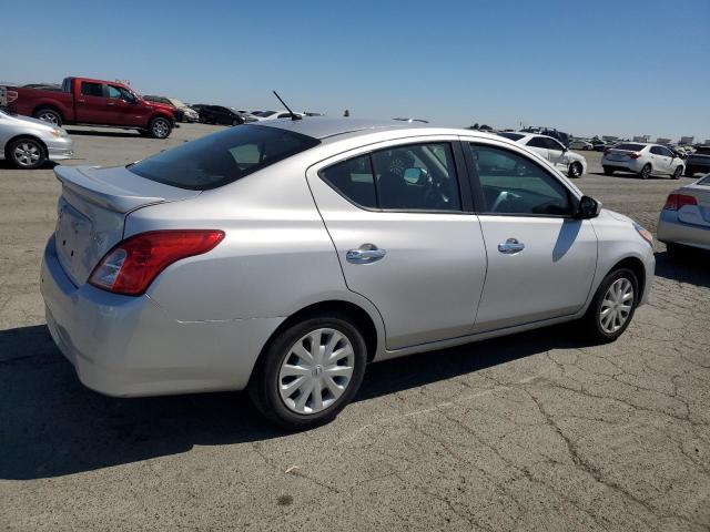  NISSAN VERSA 2019 Srebrny