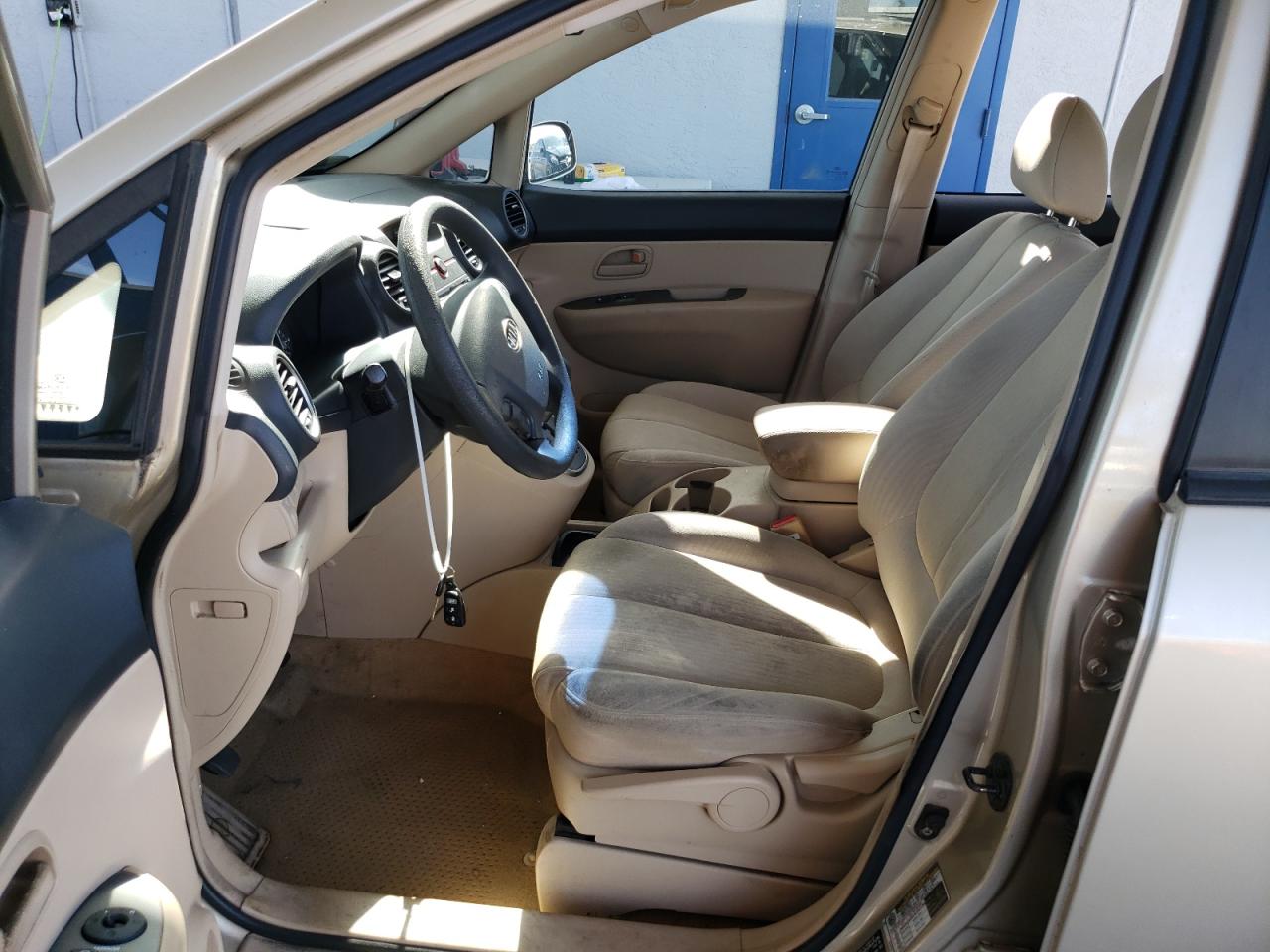 2007 Kia Rondo Base VIN: KNAFG525677046328 Lot: 67580345