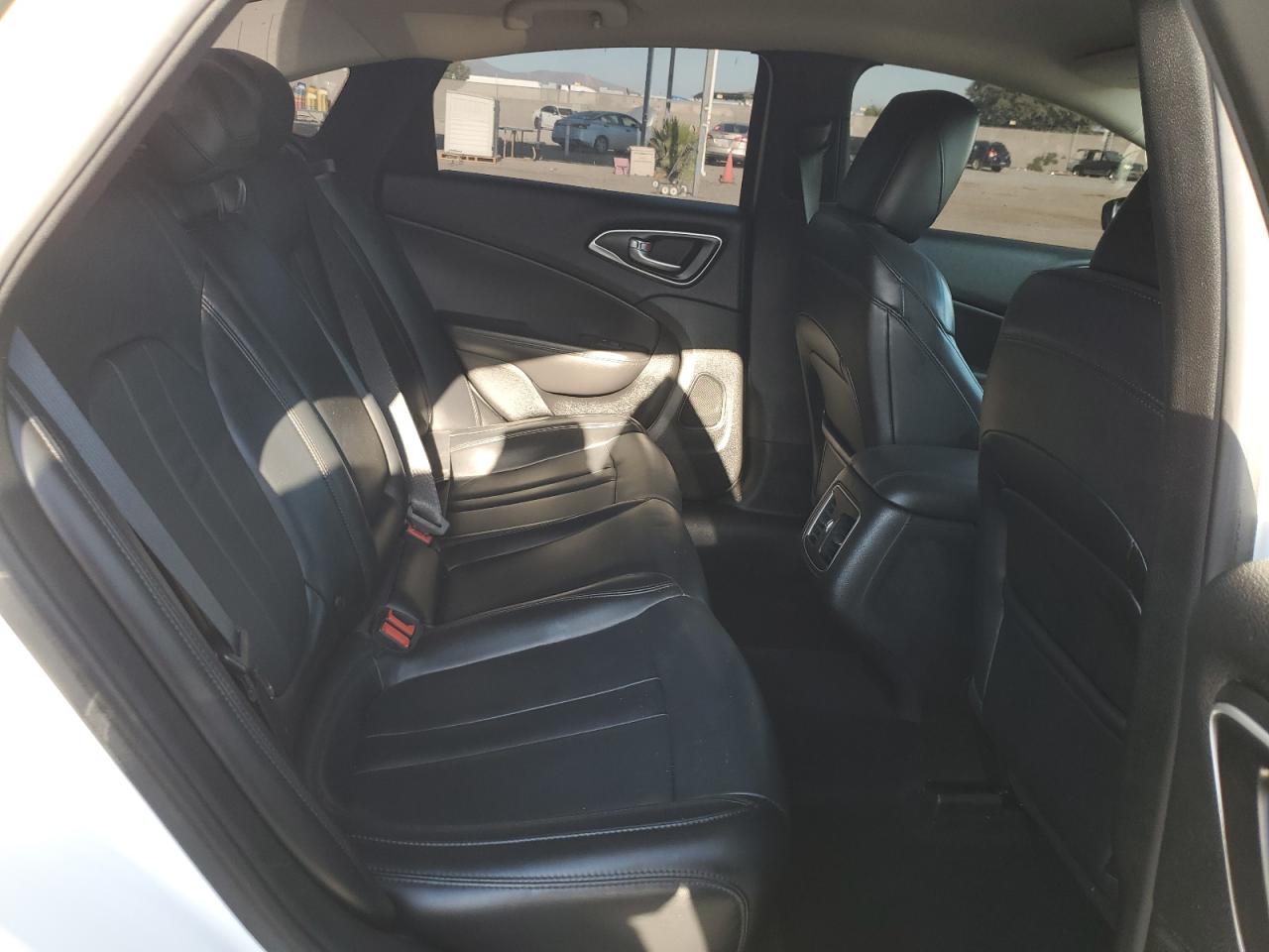 2015 Chrysler 200 C VIN: 1C3CCCCB6FN663043 Lot: 68300625