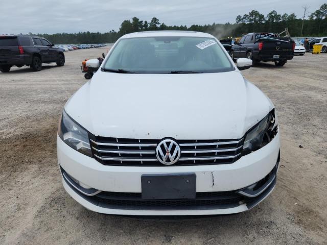 Sedans VOLKSWAGEN PASSAT 2013 Biały