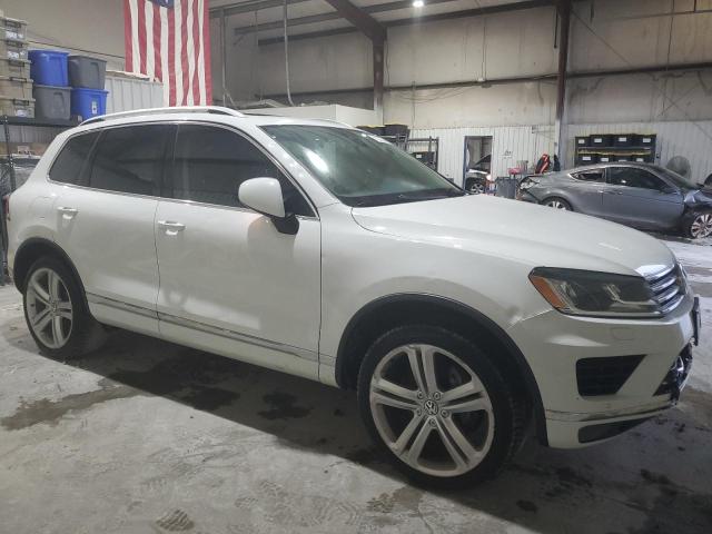 Паркетники VOLKSWAGEN TOUAREG 2017 Белы