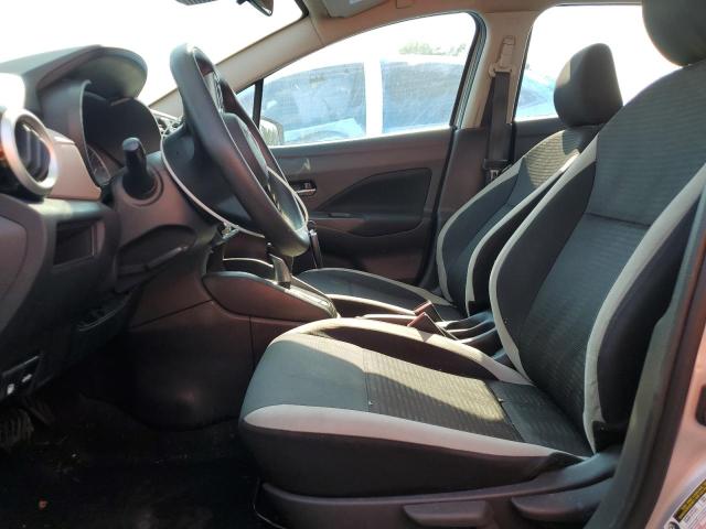  NISSAN VERSA 2021 Серебристый