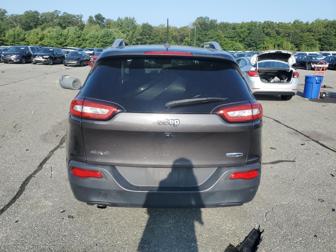 2017 Jeep Cherokee Latitude VIN: 1C4PJMCB2HW590372 Lot: 68119405