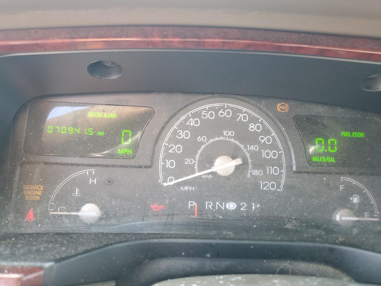 2003 Lincoln Town Car Executive VIN: 1L1FM81W23Y640410 Lot: 69024535