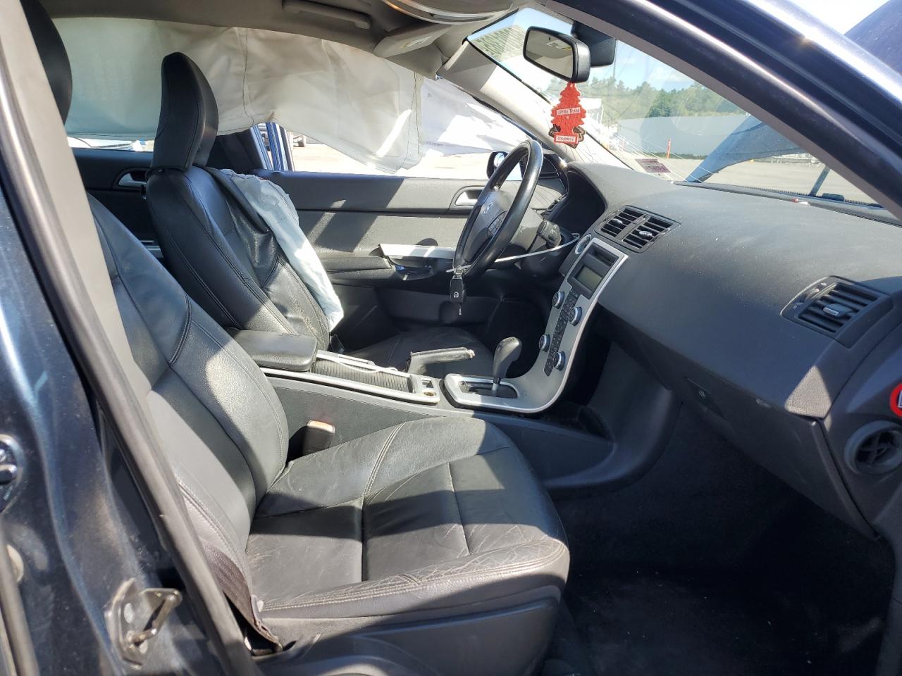 2011 Volvo S40 T5 VIN: YV1672MS2B2537919 Lot: 69201385