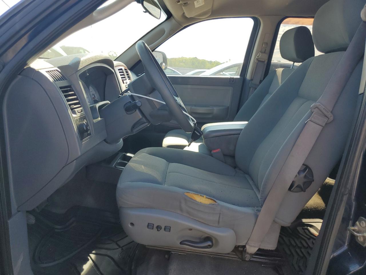 2005 Dodge Dakota Quad Slt VIN: 1D7HW48N05S115837 Lot: 70423865