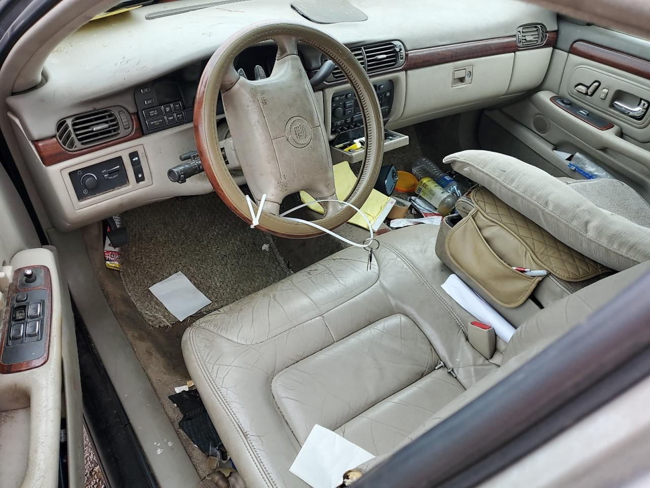 1999 Cadillac Deville VIN: 1G6KD54YXXU739912 Lot: 70653015