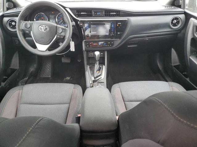 Sedans TOYOTA COROLLA 2017 Srebrny